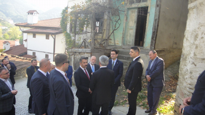 Vali Doğan'dan Tarihi Eve Ziyaret