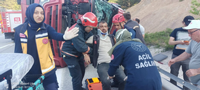 Taraklı-Geyve Tır Devrildi: Sürücü Yaralandı