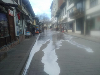 Taraklı’da caddeler köpüklü suyla yıkandı