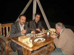 Eski Dostlar Hasret Giderdi