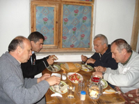 Eski Dostlar Hasret Giderdi
