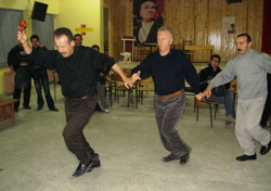 Yetişkinler İçin Açılan Halk Oyunları Kursu Büyük İlgi Görüyor