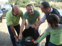 Karagöl Yaylasında Piknik Yapan Aileden Çöp Seferberliği