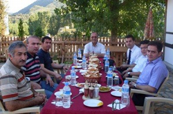 Mesai Arkadaşlarından Veda Yemeği
