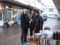 Başkan Özkaraman Köylü Pazarını Gezdi