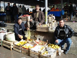 Başkan Özkaraman Köylü Pazarını Gezdi