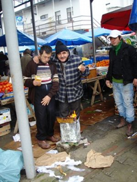 Kar Yağışı ve Soğuk Hava Pazarcı Esnafını Etkiledi