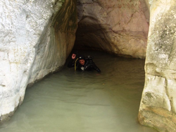 Hark Köyünde Kanyon İçinde Mağara