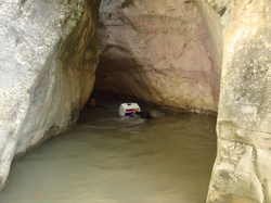 Hark Köyünde Kanyon İçinde Mağara