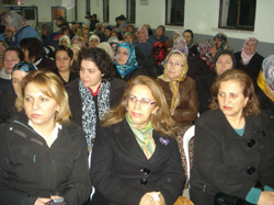 Salon Roman Kadınları İle Doldu.