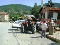 Duran Otomobile Çarptı