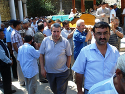 Toprağa Defnedildi