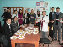 Yeni Öğretmenlerden Tatlı Ziyafeti