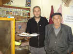 Kahvehanede Müşterilere Aşure İkramı