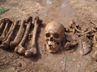 Sular Yükselince Mezarı Köy Mezarlığına Taşıdılar