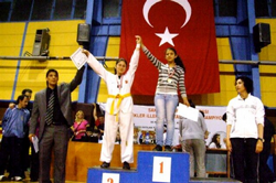 Akademi’ den Altı Madalya