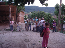 Çocuklar Köylerine Okul İstyorlar