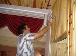 Sahneye Uzaktan Kumandalı Perde