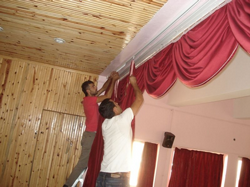 Sahneye Uzaktan Kumandalı Perde