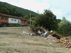 Mezarlıkta Çöp Tepkisi