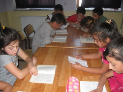 Kütüphane de Okumayı Seviyorlar.