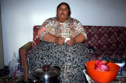 Aşırı Kiloları, Yatağa Hapsetti