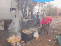 Akçapınar Köyünde Geleneksel Yöntemlerle Elma Pekmezi Üretimi