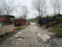 Taraklı da Yollar Köstebek Yuvası