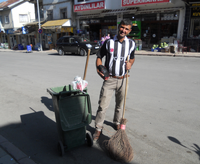 Müzikle Birlikte İşini Yapıyor