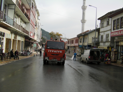 Çarşı Merkezi Tazyikli Su ile Yıkandı