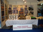 İzmir'de Taraklı Standında Tanıdık Ünlü Simalar Vardı