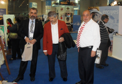 İzmir'de Taraklı Standında Tanıdık Ünlü Simalar Vardı