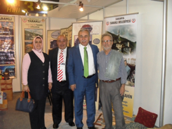 İzmir'de Taraklı Standında Tanıdık Ünlü Simalar Vardı