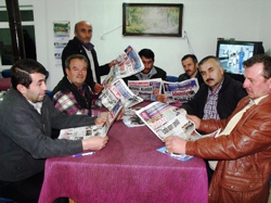 Alballar Köyünde Yerel Gazete Tiryakiliği
