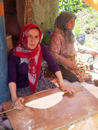 Taraklılı Kadınların Ramazan’da Yufka Geleneği Sürüyor: