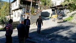 Başkan Özkaraman Mahdumlar Mahallesi’n de Asfalt Çalışmalarını İnceledi.