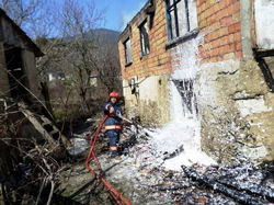 GÖYNÜK MUSTANLAR KÖYÜNDE 2 KATLI EVDA YANGIN ÇIKTI