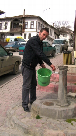 Bu Çeşmenin Suyu Kesilmez ki !!!!!