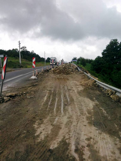 Ve Çöken Yolda Geçici Önlem Alındı