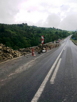 Ve Çöken Yolda Geçici Önlem Alındı