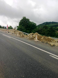 Ve Çöken Yolda Geçici Önlem Alındı