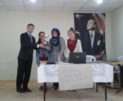 Teknolojinin Yararları veya Zararları tartışıldı.