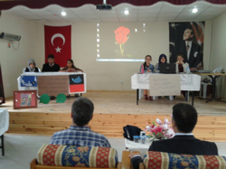 Teknolojinin Yararları veya Zararları tartışıldı.