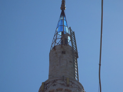 Fırtına Minaredeki Camları tuzla buz etti...