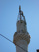 Fırtına Minaredeki Camları tuzla buz etti...