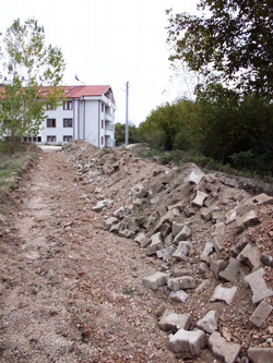 TARAKLI’DA OKUL YOLU PARKELENİYOR: