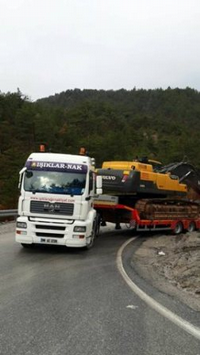 Kaygan Zeminde Yokuşu Çıkamayan TIR yolda Kaldı