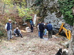 Gürleyik Su Kaynağında Umutla Bekleyiş