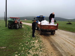 YAYLA MERALARINDA GÜBRELEME ÇALIŞMASI: