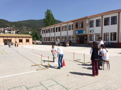 Atatürk İlkokulu'nda Eğlenceli Atletizm Oyunları